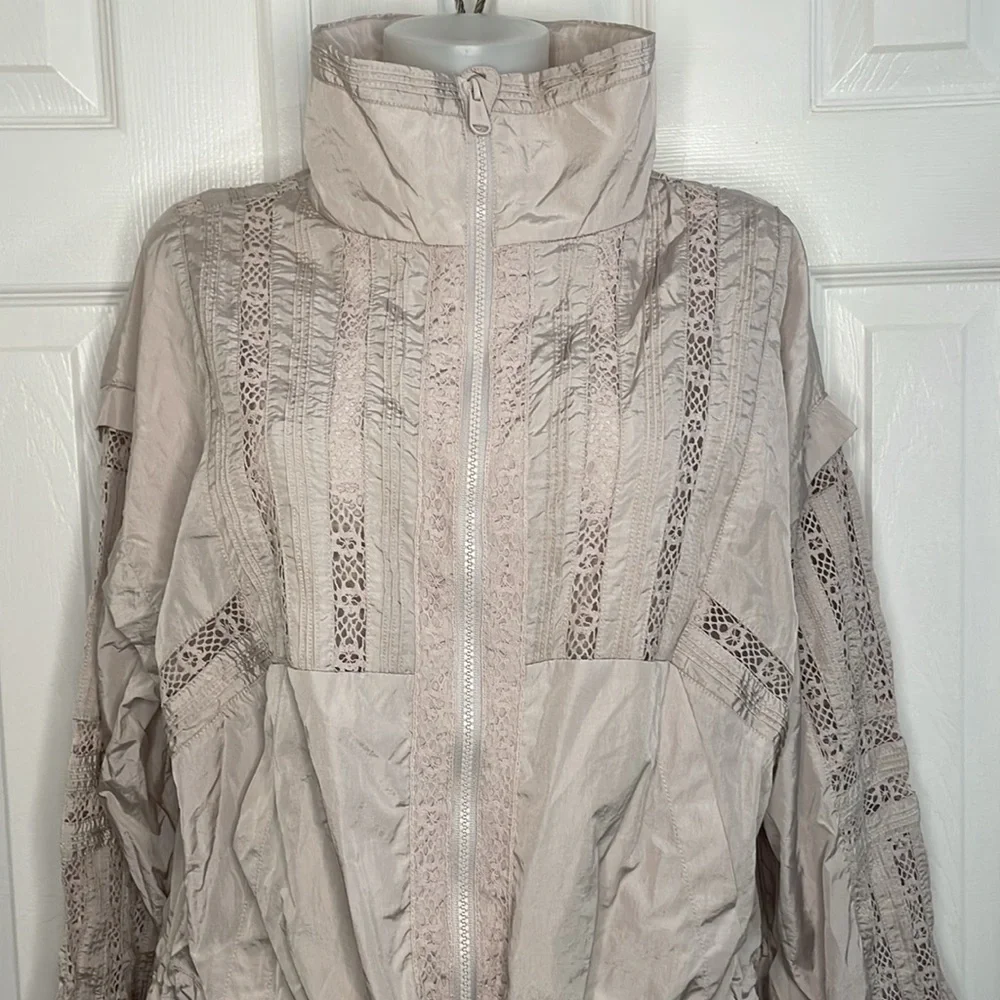 FREE PEOPLE MOVEMENT OH HEY APPLIQUÉ WITH LACE DETAIL JACKET LIGHT PINK …
